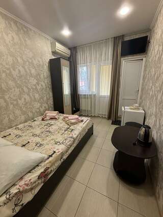 Гостиница Ruzanna Inn Адлер Двухместный номер с 1 кроватью и балконом-1