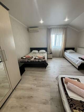 Гостиница Ruzanna Inn Адлер Классический четырехместный номер-2