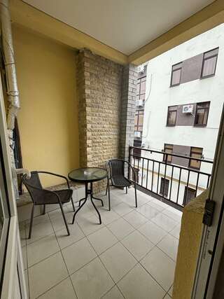 Гостиница Ruzanna Inn Адлер Трехместный номер с балконом-9