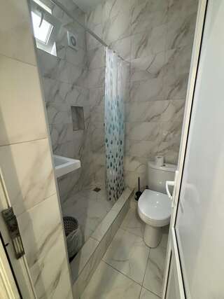 Гостиница Ruzanna Inn Адлер Двухместный номер с 1 кроватью и собственной ванной комнатой-12