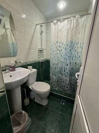 Гостиница Ruzanna Inn Адлер Трехместный номер с балконом-8