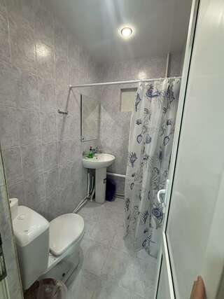 Гостиница Ruzanna Inn Адлер Четырехместный номер с балконом-2