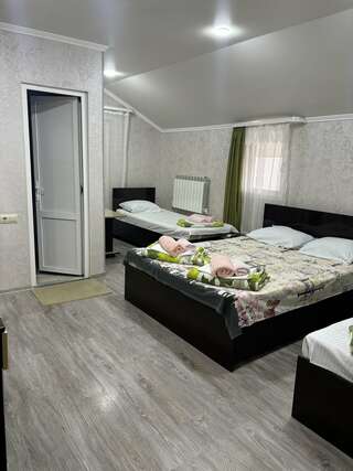 Гостиница Ruzanna Inn Адлер Четырехместный номер с балконом-10