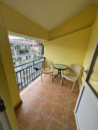 Гостиница Ruzanna Inn Адлер Трехместный номер с балконом-4