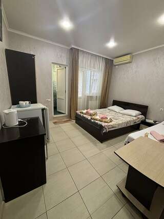 Гостиница Ruzanna Inn Адлер Трехместный номер с балконом-7