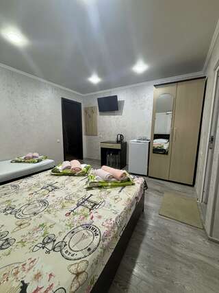 Гостиница Ruzanna Inn Адлер Четырехместный номер с балконом-4