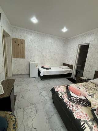 Гостиница Ruzanna Inn Адлер Стандартный трехместный номер-4