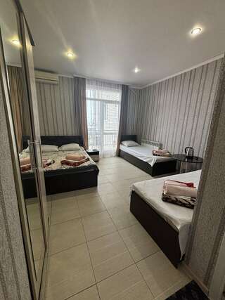 Гостиница Ruzanna Inn Адлер Четырехместный номер с балконом-11