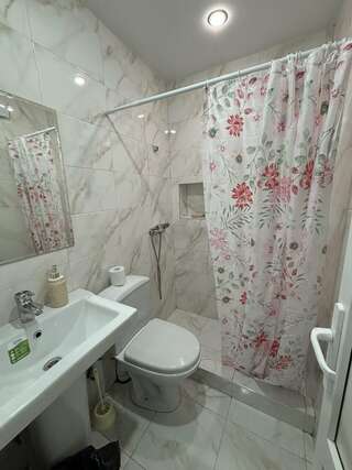 Гостиница Ruzanna Inn Адлер Стандартный трехместный номер-2