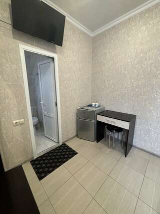 Гостиница Ruzanna Inn Адлер Двухместный номер с 1 кроватью и собственной ванной комнатой-14