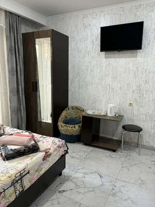 Гостиница Ruzanna Inn Адлер Стандартный трехместный номер-5